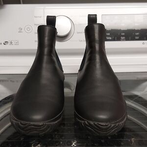 Spingle Black Leather Japanese Chelsea Boots